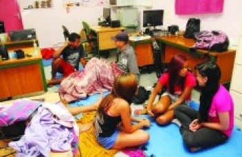 Boatos fazem alunos manterem ocupação