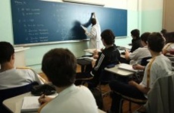 Negociar dívidas é o melhor caminho para pais e escolas, dizem entidades