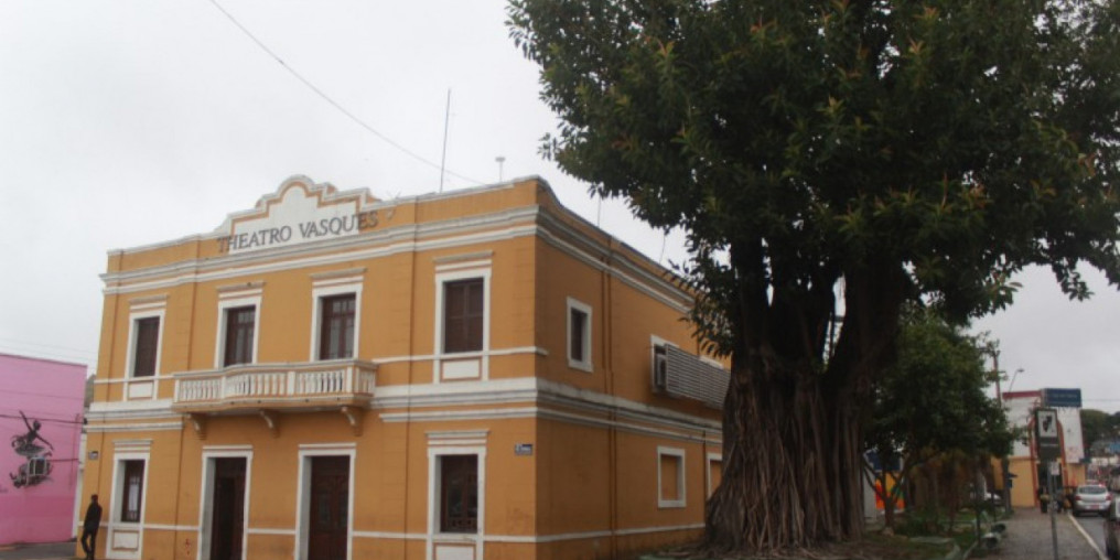 Theatro Vasques recebe concerto amanhã