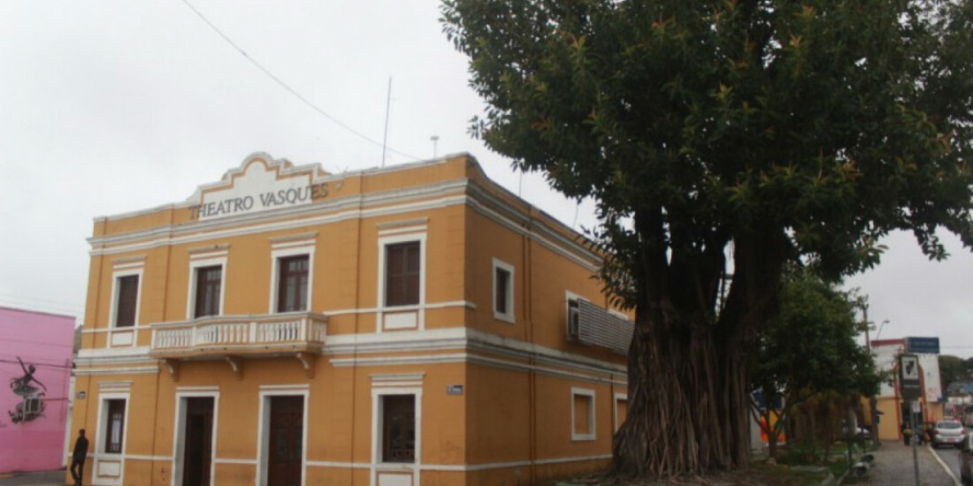 Theatro Vasques recebe concerto amanhã