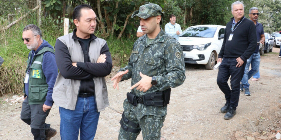 Fiscalização impede loteamento irregular e embarga 11 construções ilegais