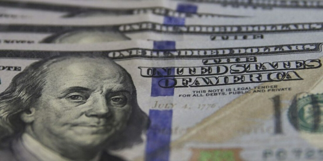 Dólar tem maior queda diária em 16 meses e fecha em R$ 5,37