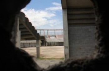 Obra do 'esqueleto' de Suzano continua parada