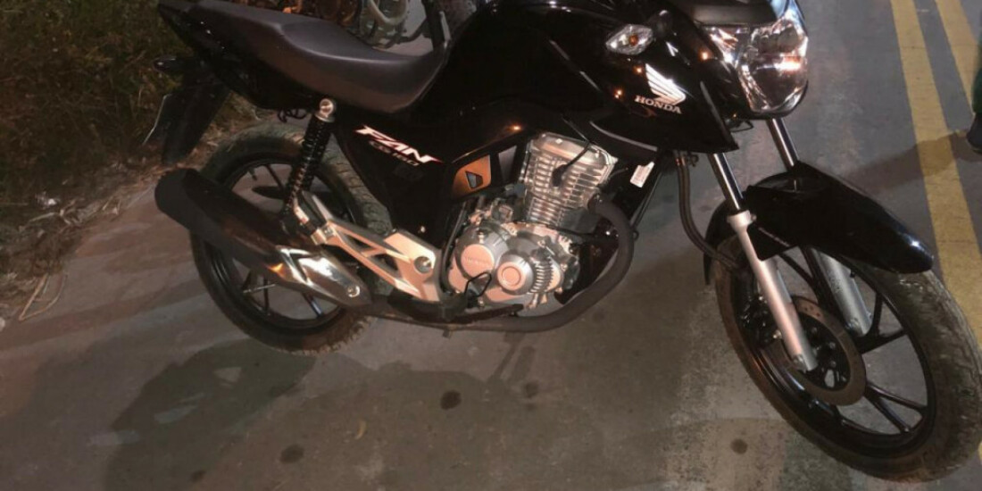Romu localiza moto roubada em área de mata