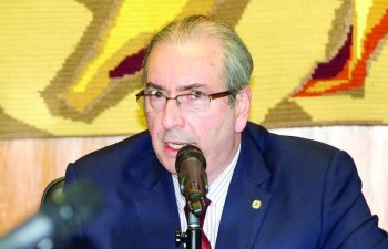 Casos de microcefalia sobem para 2,4 mil