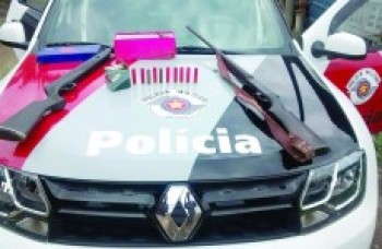 Agressão termina com apreensão de armas