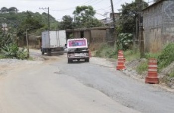 Recapeamento da estrada dos Fernandes segue lento