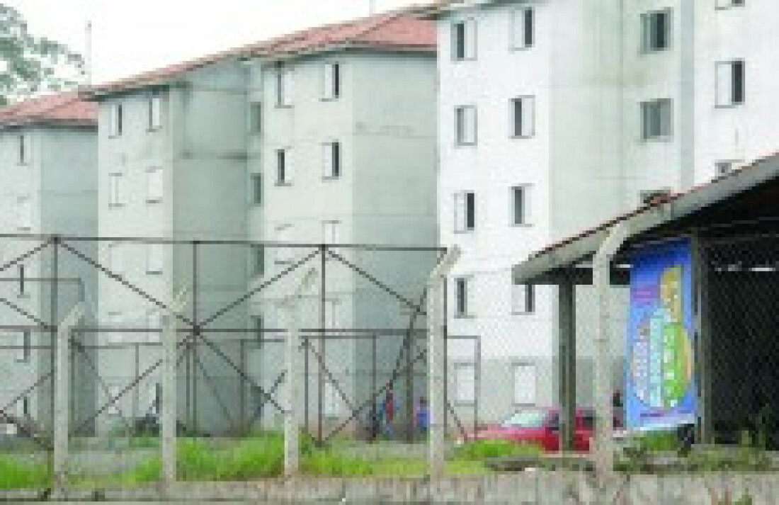 Golpistas colocam moradias de conjunto invadido à venda