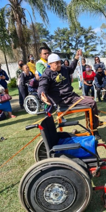 Alunos do paradesporto recebem materiais