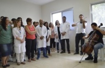 Música alegra ambiente no Hospital Municipal de Poá