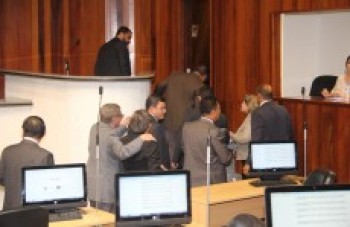 Última sessão na Câmara tem discussões e polêmicas