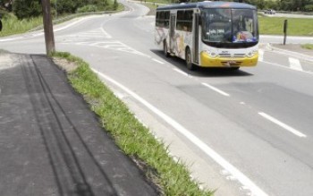 Ponto de ônibus gera reclamações