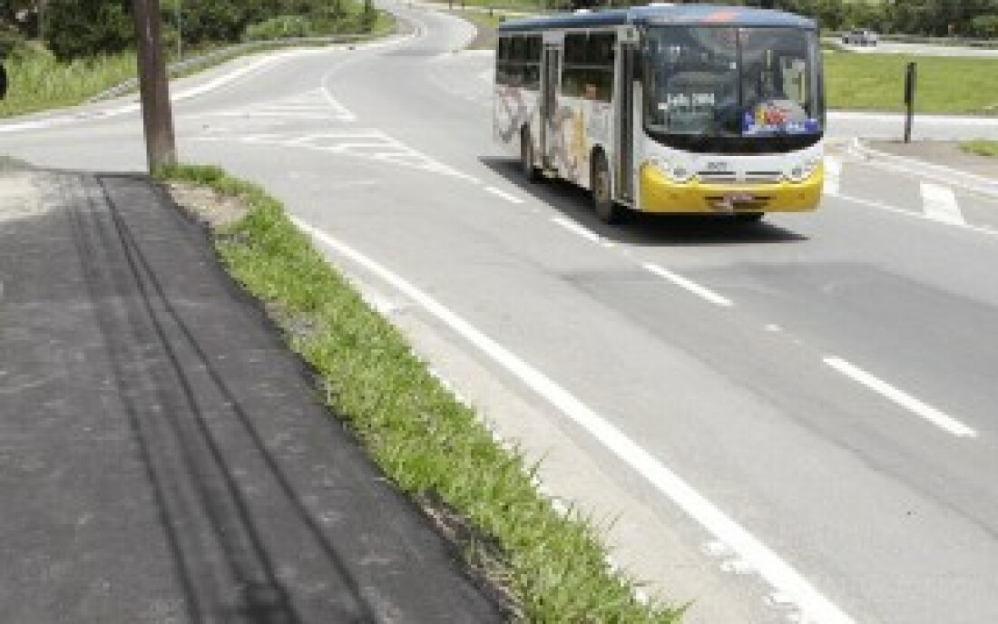 Ponto de ônibus gera reclamações