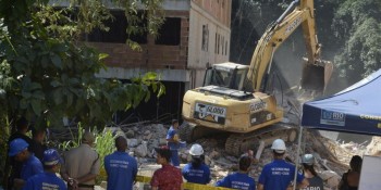 Prefeitura do Rio faz ação para demolir prédio na Muzema