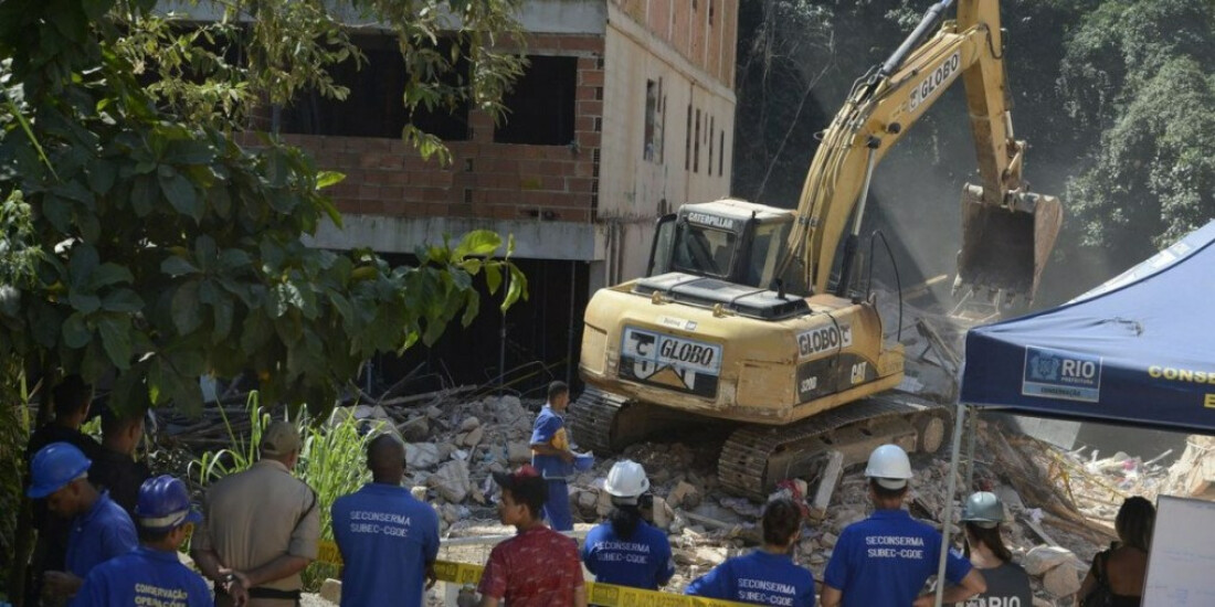 Prefeitura do Rio faz ação para demolir prédio na Muzema