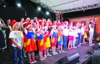 Praça recebe iluminação especial para o Natal