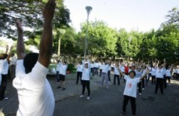Lian Gong celebra chegada do verão em Suzano: