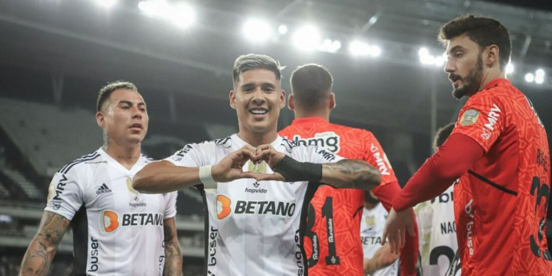Atlético-MG vence Botafogo e lidera momentanemente o Brasileirão