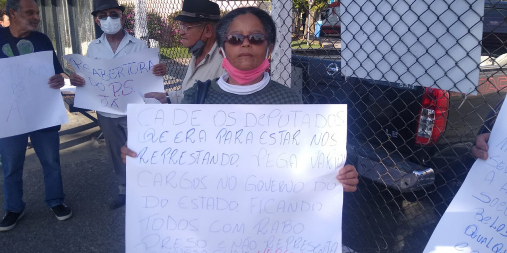 Moradores protestam pela reabertura do PS do Luzia