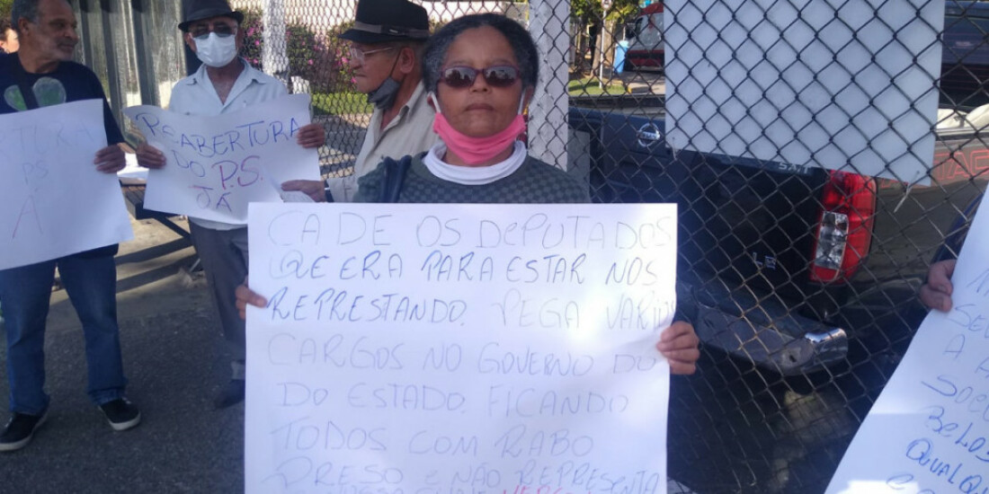 Moradores protestam pela reabertura do PS do Luzia