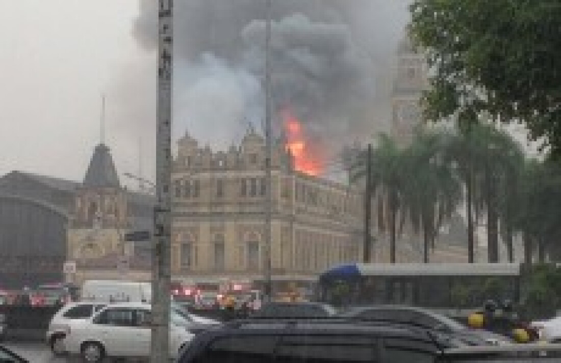 Incêndio atinge museu em SP e deixa uma pessoa morta