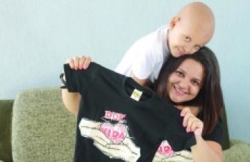 Mãe cria campanha para ajudar filha e conscientizar população