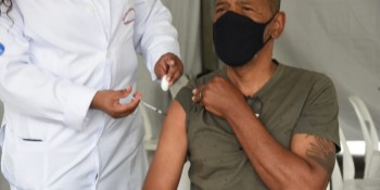 Alto Tietê mantém vacinação na faixa 40 para quarta dose