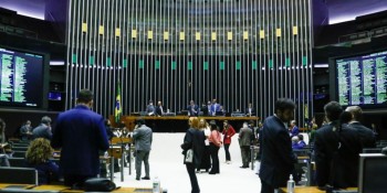 Câmara aprova em 1º turno PEC do piso salarial para enfermagem