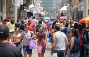 Comércio espera por maior movimento