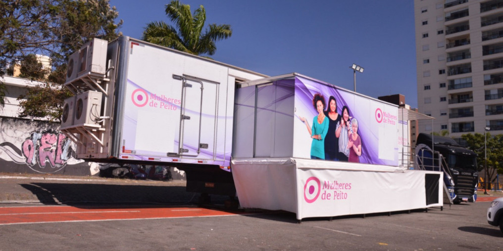 Carreta da Mamografia é instalada em Suzano
