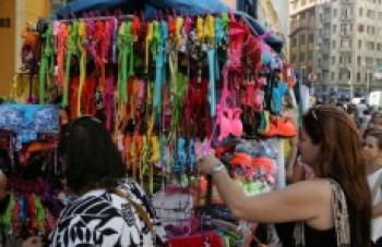Consumidores procuram gastar menos com presentes de Natal
