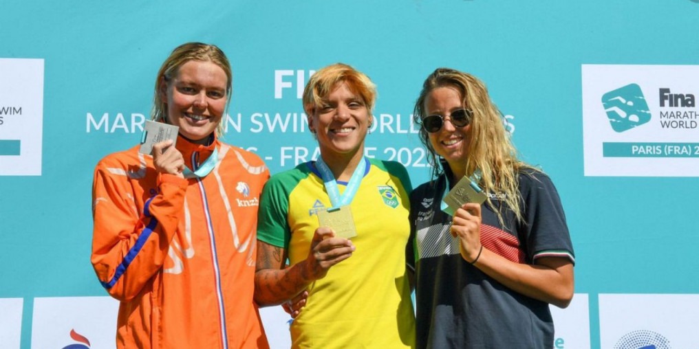 Ana Marcela vence etapa de Paris do circuito de maratonas aquáticas