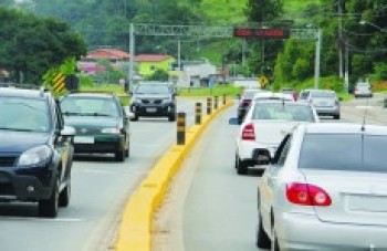 Mais de 103 mil carros devem descer a serra