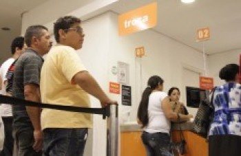 Segunda marcada pelas trocas e mais compras