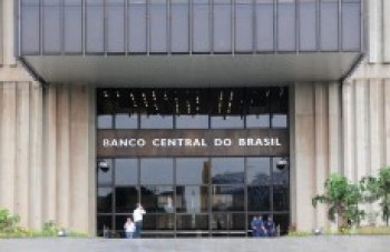 Novembro: maior déficit da história