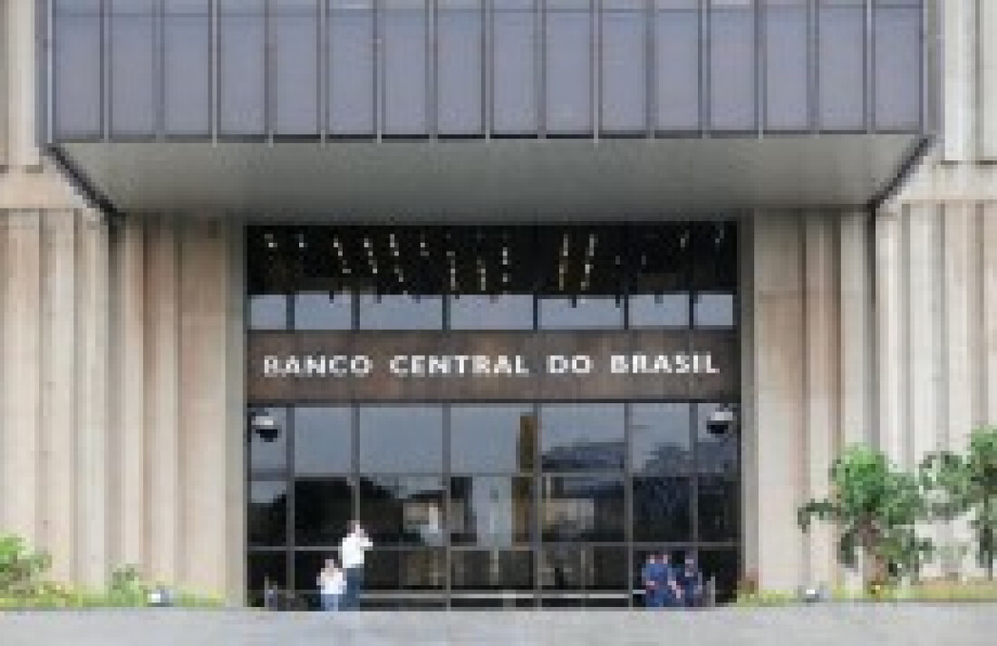 Novembro: maior déficit da história