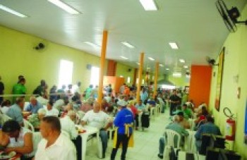 Bom Prato comemora 15 anos com 258 toneladas de alimentos