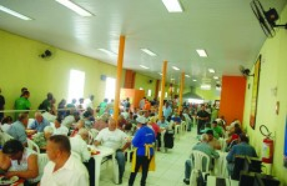 Bom Prato comemora 15 anos com 258 toneladas de alimentos