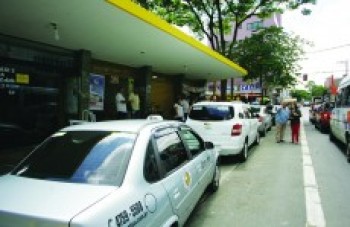 Suzano conclui ponto de táxi da Praça João Pessoa