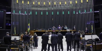 Votação da PEC dos benefícios sociais na Câmara é adiado para terça 