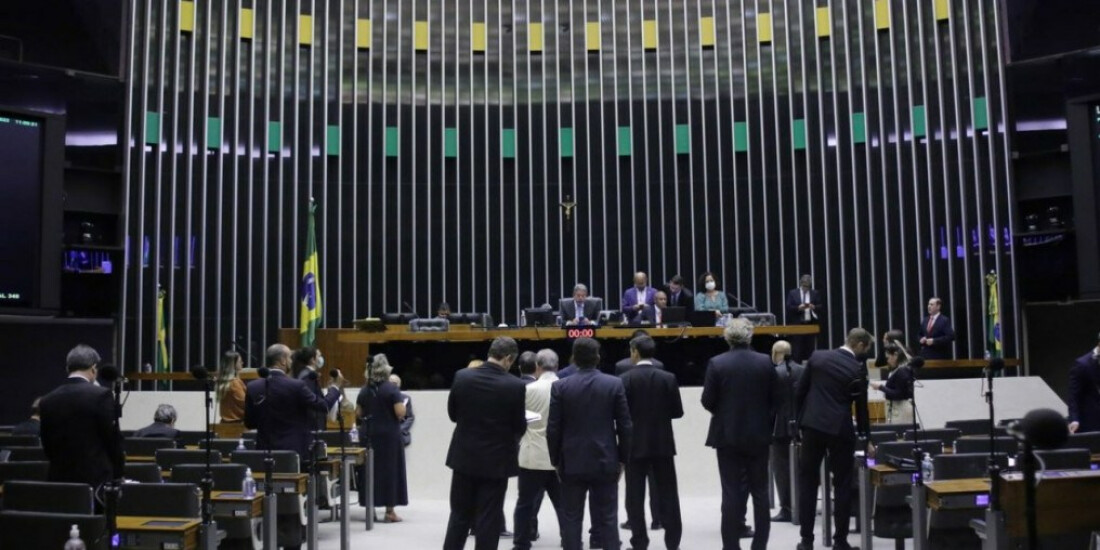 Votação da PEC dos benefícios sociais na Câmara é adiado para terça 