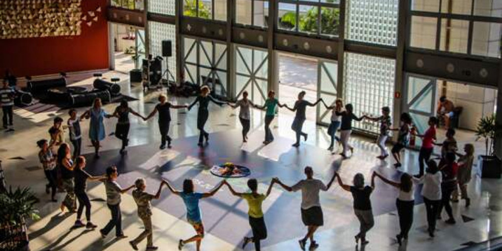 Programação do Sesc Mogi inclui esporte e dança circular para idosos