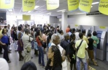 Bancos funcionam só até esta quarta-feira e reabrem dia 4
