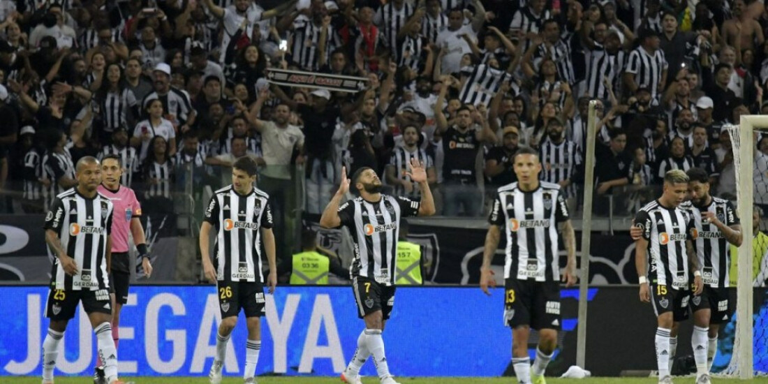 Hulk decide e Atlético-MG está nas quartas da Libertadores