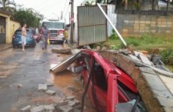 Chuva forte causa transtornos em Mogi das Cruzes