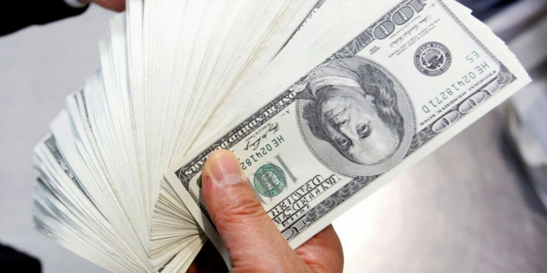 Dólar fecha praticamente estável em dia de feriado nos Estados Unidos