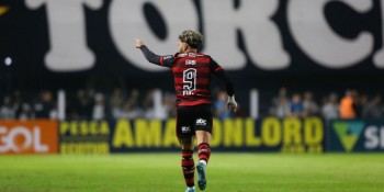 Gabriel decide e Flamengo derrota Santos na Vila Belmiro