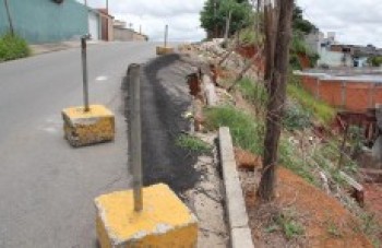 Asfalto cede em rua no Aeroporto III: