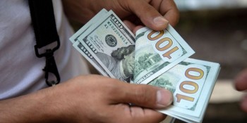 Dólar sobe 10,03% em junho e tem maior alta mensal desde março de 2020
