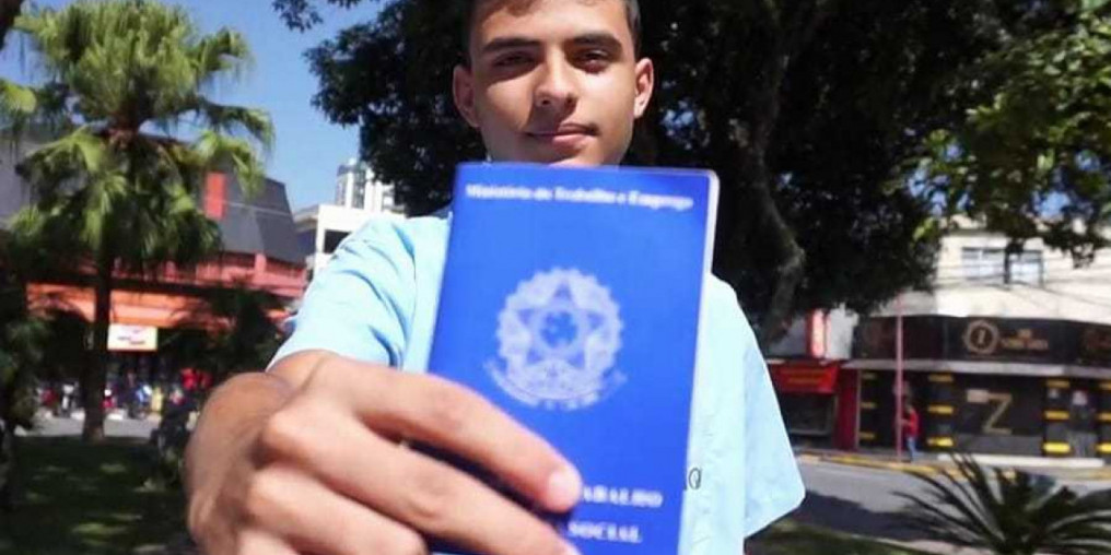 'Suzano Mais Emprego' recebe currículos de jovens